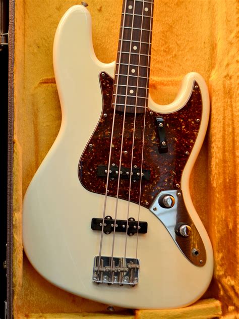 used fender american jazz bass.